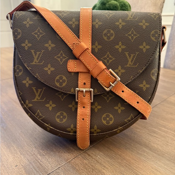 Louis Vuitton Monogram Chantilly GM Crossbody - Picture 3 of 17